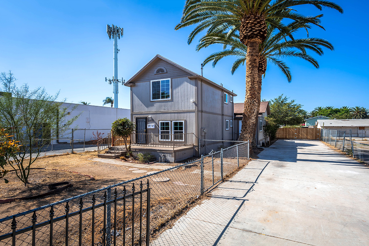 Section 8 Triplex for rent in Riverside